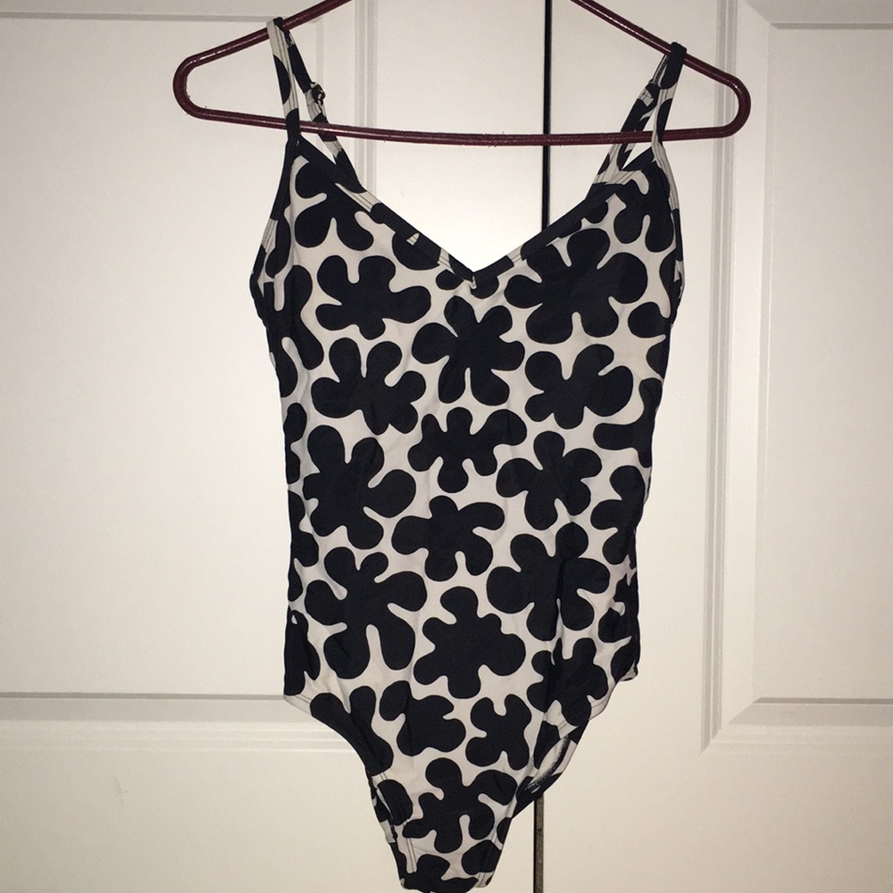 Black and white patterned bathing suit.